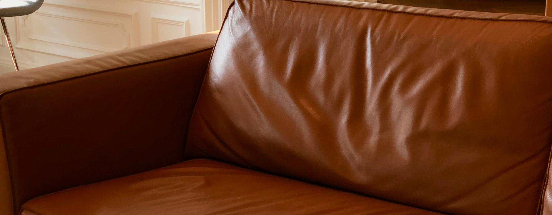 Hand feel, scratch resistant, anti-stick leveling 